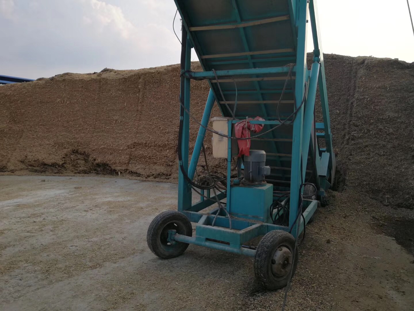青貯取料機(jī)：取草界面平整、工作效率高